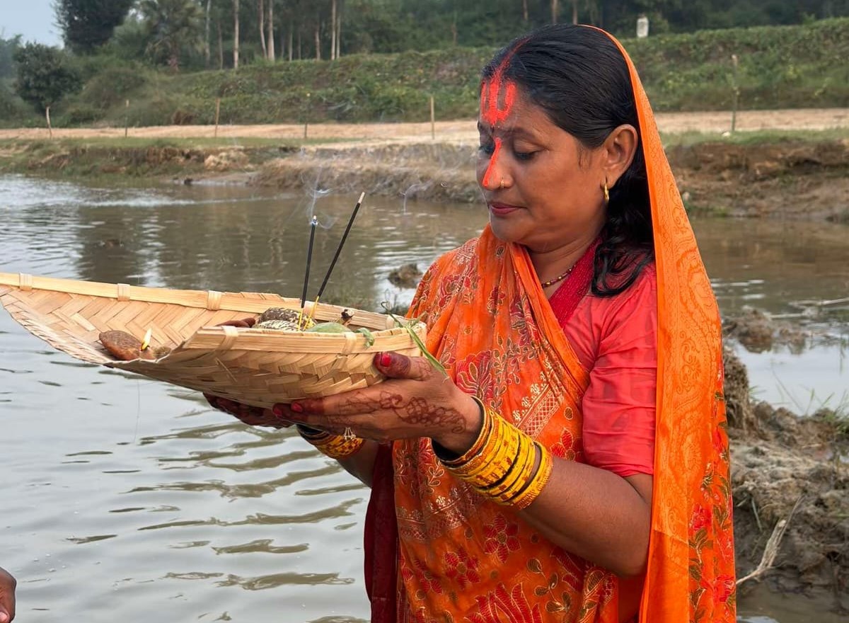साझा बन्यो छठपर्व, व्रतालुले उदाउँदो सूर्यलाई अर्घ दिएर पर्व सकाए