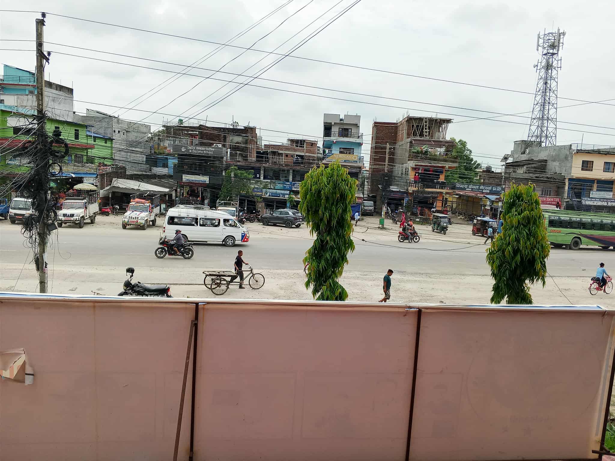 राजमार्गमा सवारीको चाप, काठमाडौं फर्कने बढे