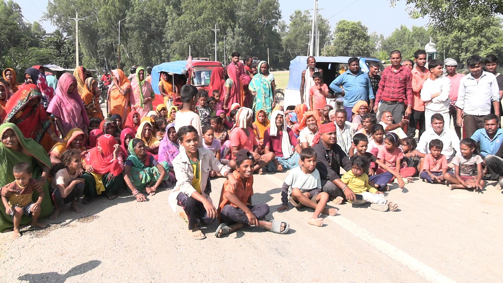 आफन्तलाई राहत बाडिएको आरोप लगाउँदै बाढी पीडित आन्दोलित