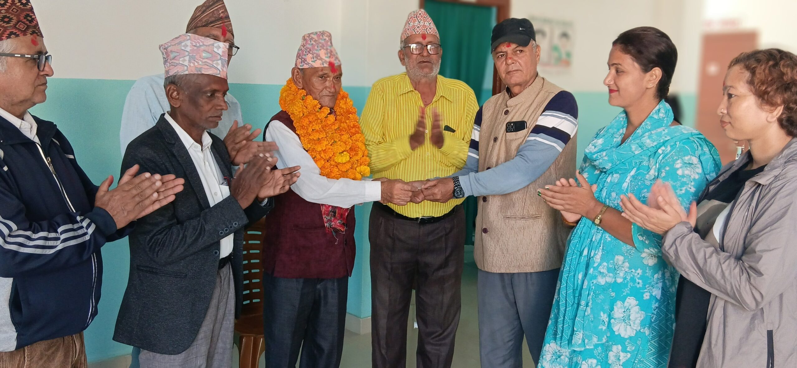 समाजसेवी प्रधानद्वारा रेडक्रसलाई १ लाख ५ हजार सहयोग