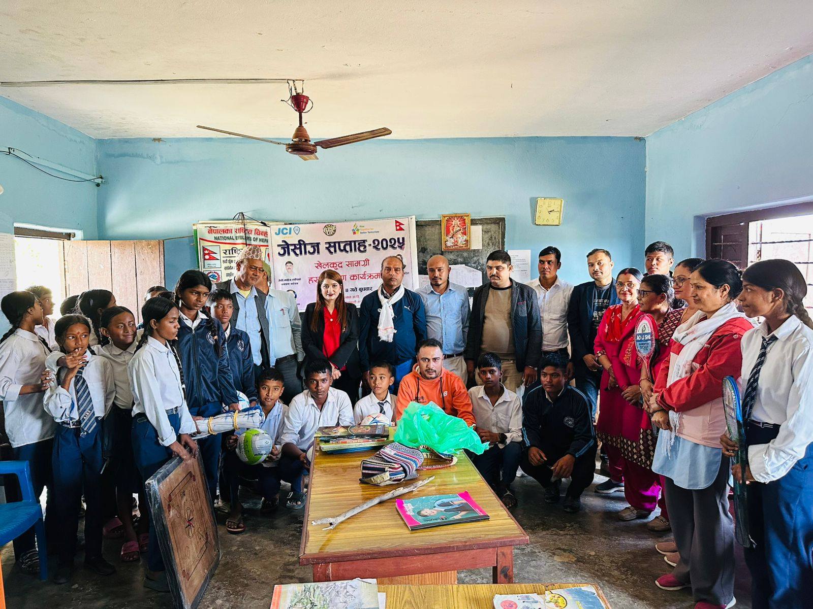 जेसीज सप्ताह : आश्रममा भोजन, विद्यालयमा शैक्षिक र खेलकुद सामग्री वितरण
