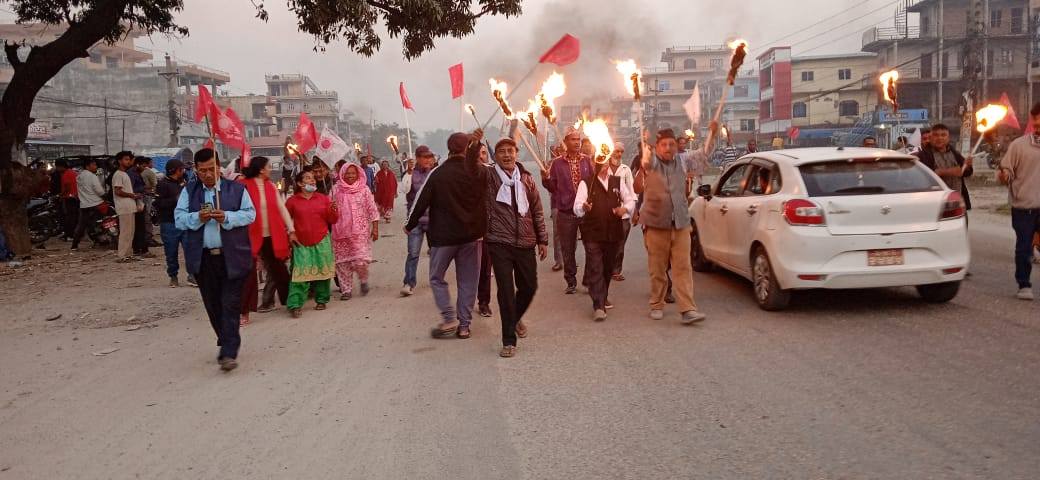 लालबन्दीमा एमालेको मसाल जुलुस