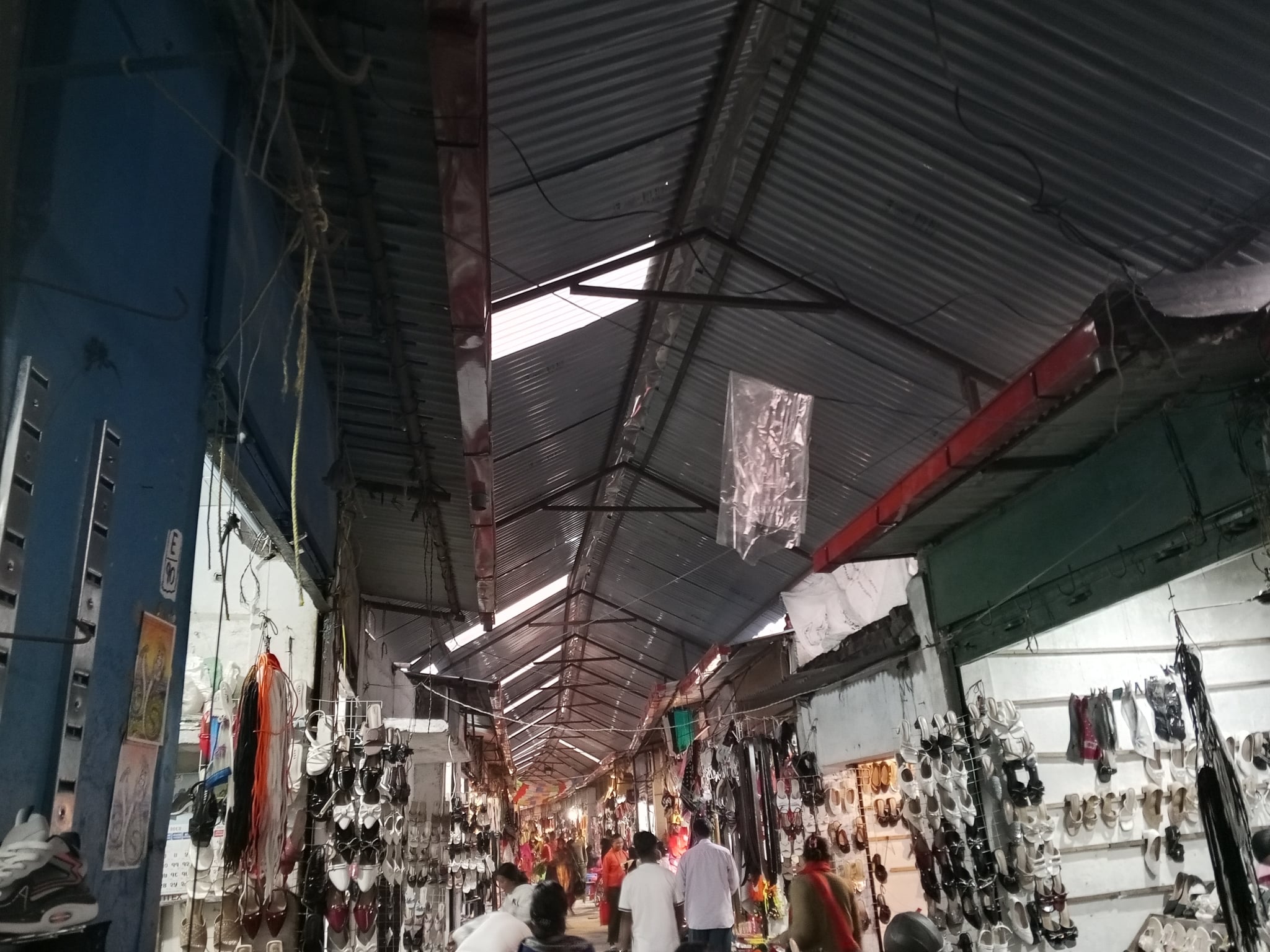 त्रिपाल हटाएर जस्ताको छानो, टिकटक बनाउने स्थल बनाइने