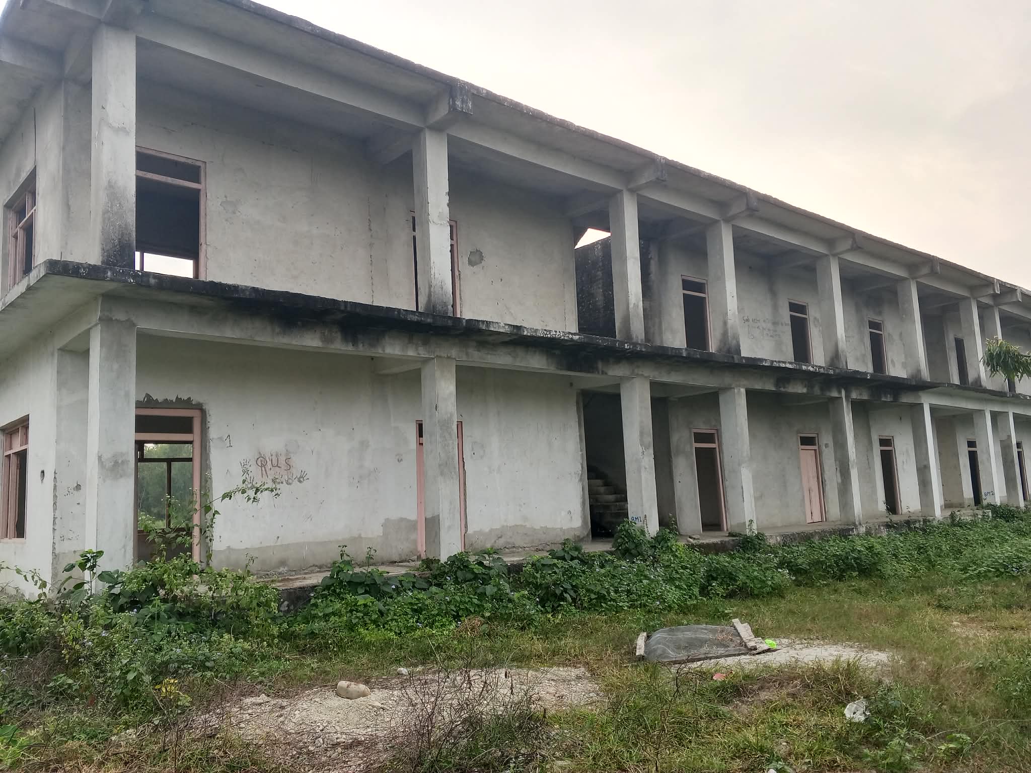 ७ वर्षदेखि भवन अलपत्र, लागुऔषध प्रयोगकर्ताको जमघट गर्ने थलो बन्यो