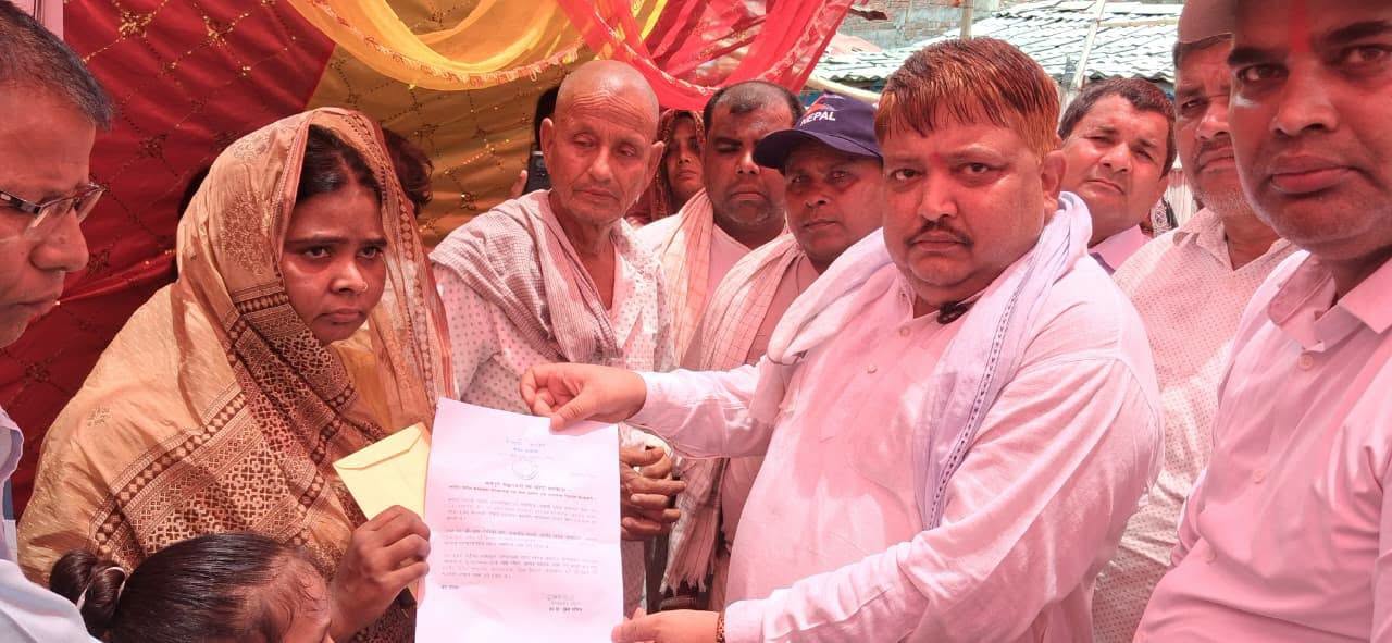 कांग्रेस सभापति थापाद्वारा विवेक मण्डलको परिवारलाई सहयोग